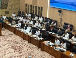 Menteri ESDM Bahlil Lahadalia Tampil Pertama Kali di Rapat Kerja Komisi VII DPR RI