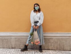 Gen Z Pilih Jeans Baggy: Kenyamanan Utama dalam Mode Denim