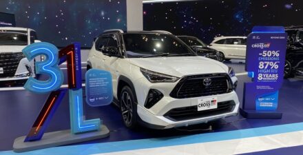 Ilustrasi Mobil Hybrid.