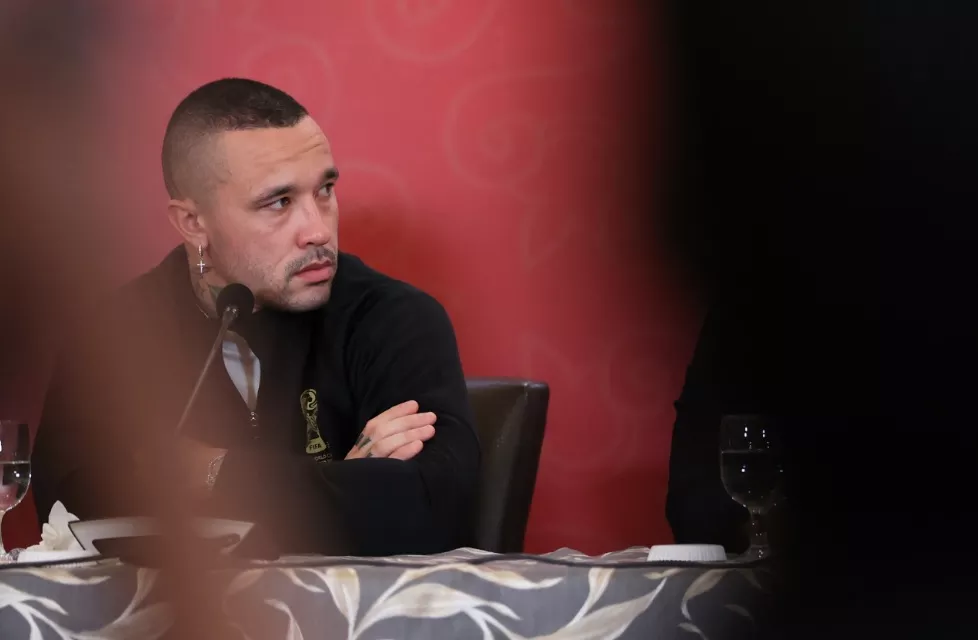 Radja Nainggolan bahas program naturalisasi Timnas Indonesia.