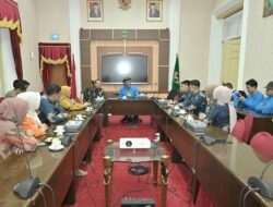Gubernur Mahyeldi Lepas 4 Wakil Sumbar untuk Bergabung dalam Paduan Suara HUT RI ke-79 di Istana Merdeka