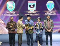 Gubernur Mahyeldi Raih Penghargaan Nasional Pimpinan Daerah Award 2024