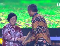PJ Walikota Roberia Terima Penghargaan Pembina Program Kampung Iklim dari Menteri LHK Siti Nurbaya