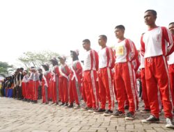 Pelajar Solsel Penuh Semangat Meriahkan Gerak Jalan HUTRI