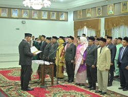 Gubernur Mahyeldi Lantik 18 Pejabat Administrator dan Pejabat Pengawas di Lingkup Pemprov Sumbar