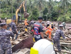 Hari kedua Banjir Bandang di Ternate, Prajurit Lanal Ternate Lanjutkan SAR dan Berikan Bantuan Korban banjir