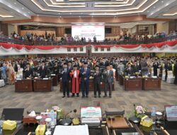 Pelantikan Anggota DPRD Sumbar 2024-2029, Gubernur Mahyeldi Ingatkan Soal Pentingnya Mengawasi dan Diawasi