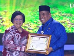 Festival LIKE Kementerian LHK 2024 ; Bupati Suhatri Bur Terima Dua Penghargaan Proklim Terbaik dari Menteri Siti Nurbaya