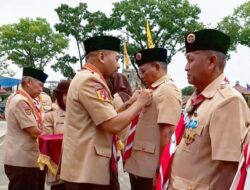 Ketua Kwarcab 16 Gerakan Pramuka Kota Pariaman Hendri Terima Lencana DARMA BAKTI dari Kwartir Nasional