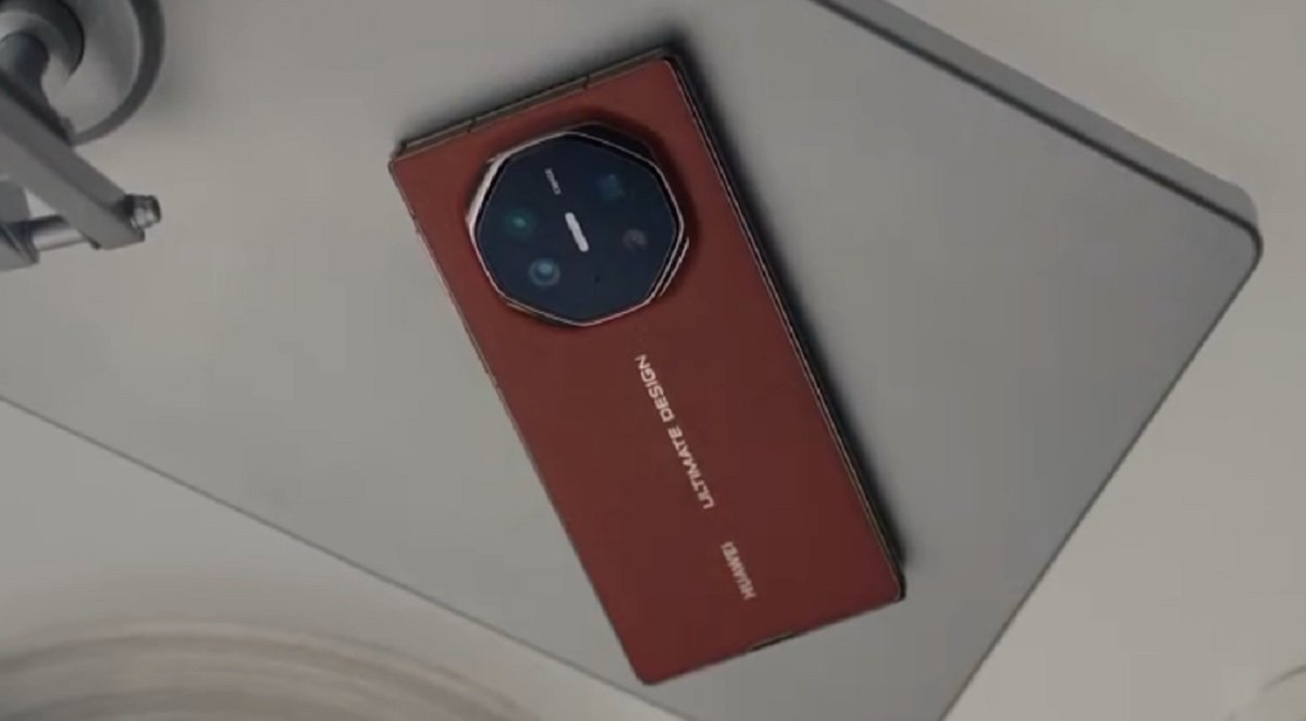 Desain Huawei Mate XT.