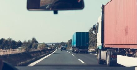 3 jenis blind spot mobil dan cara menghindarinya.