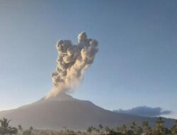 Erupsi Gunung Lewotobi di Flores, Warga Diimbau Waspada