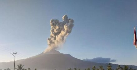 Erupsi Gunung Lewotobi di Flores, Warga Diimbau Waspada