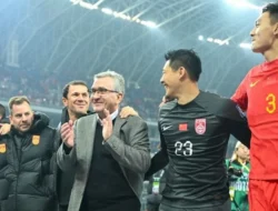 Pelatih Timnas China Berselisih dengan Asisten