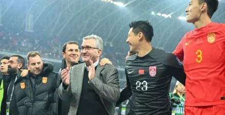 Pelatih Timnas China Berselisih dengan Asisten