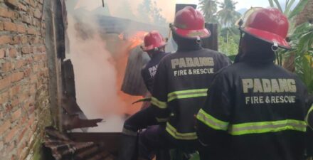 Kebakaran di Kelurahan Kuranji, Padang, Dua Rumah dan Sepeda Motor Habis Terbakar