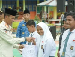 Bantuan Seragam SMA dan SMK Ringankan Biaya Pendidikan di Solok Selatan