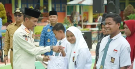 Bantuan Seragam