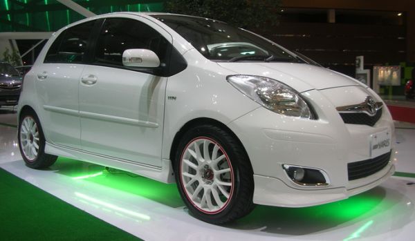 Segini harga mobil bekas Toyota Yaris bakpao.