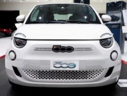 Pasar Mobil Listrik Melambat, Stellantis Tunda Produksi Fiat 500 Selama 4 Minggu