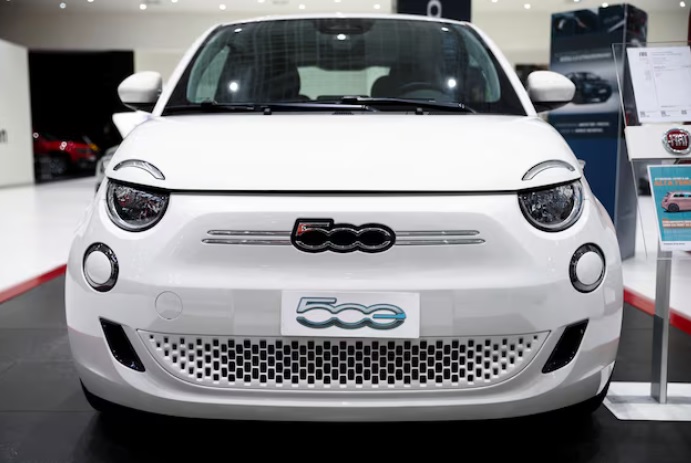 Mobil listrik Fiat 500 (Reuters)