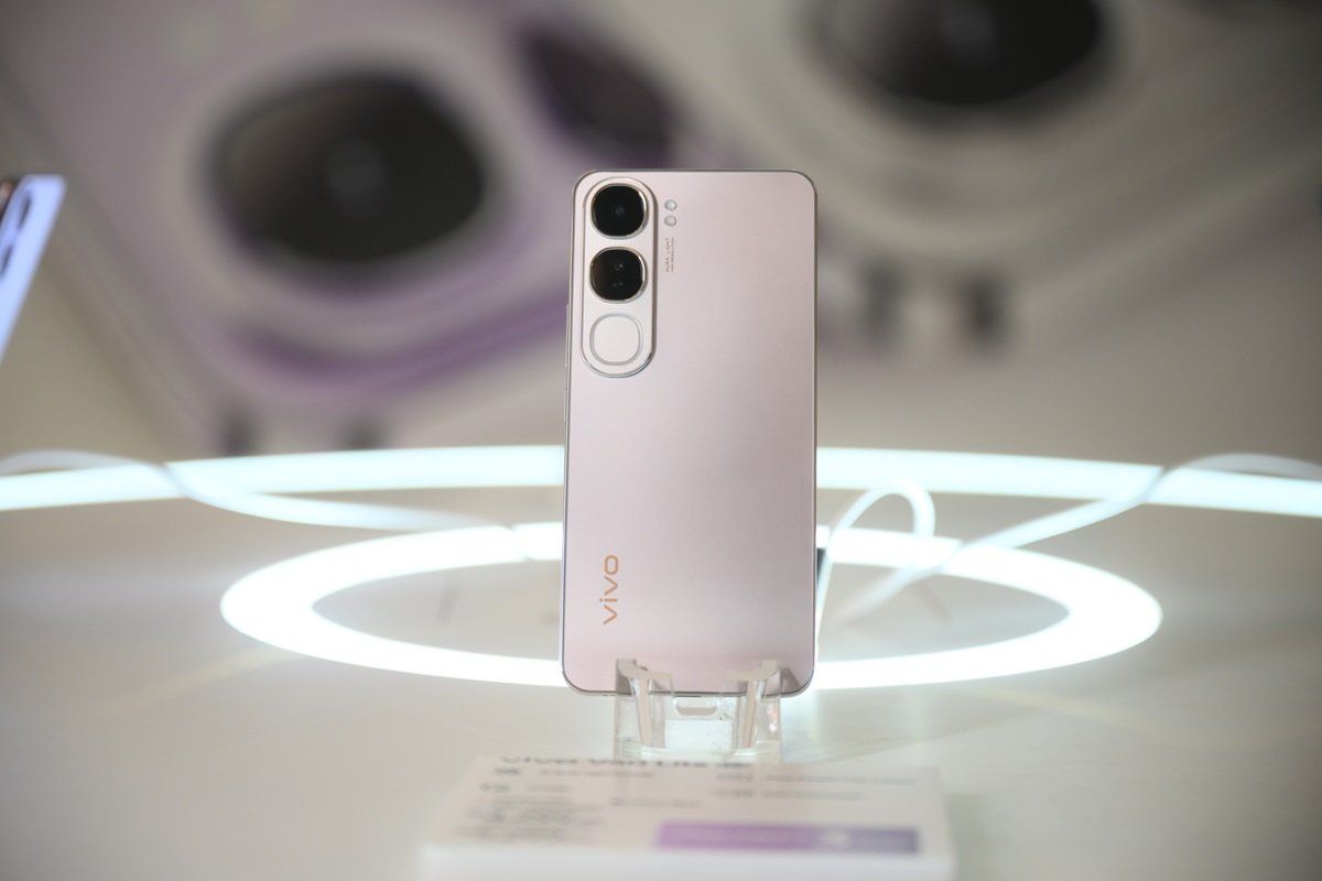 vivo V40 Lite.
