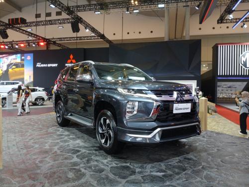 Intip perbedaan interior dan eksterior Pajero Sport baru dengan versi lawas.