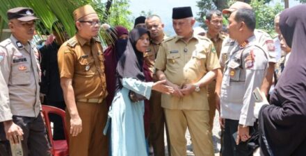 Mahyeldi Kunjungi Keluarga Korban Pembunuhan Penjual Gorengan