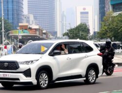 Paus Fransiskus Tiba di Indonesia, Toyota Innova Zenix dengan Pelat Khusus ‘SCV 1’