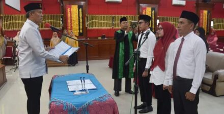 PJ Wako Pariaman Roberia Lantik 3 Pejabat Eselon III dan 71 Fungsional Guru PPPK