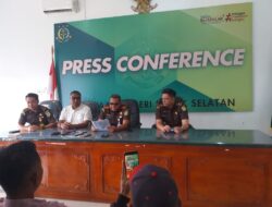 Kejari Solsel Lakukan Penahanan Empat Tersangka Pengerjaan Jembatan Ambayan