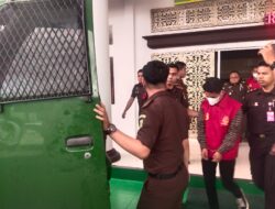Tiga Tersangka Tindak Pidana Korupsi di Amankan Kejari Solok Selatan.