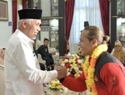 Raih Emas di Ajang PON Aceh-Sumut, Iwan Samurai Disambut Gubernur Mahyeldi di Istana Gubernuran