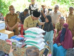 Gubernur Mahyeldi Antar Santunan Rp42 Juta dan akan Fasilitasi Pendidikan Adik-Adik Almarhumah Nia