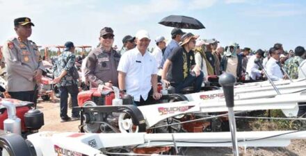 Menteri Pertanian Republik Indonesia, Andi Arman Sulaiman, mengunjungi Kecamatan Dadahup, Kabupaten Kapuas, Jumat (27/9/2024).