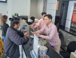 Apresiasi Nasabah di Hari Pelanggan Nasional, BRI Rantauprapat Berikan Bingkisan