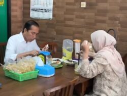 Video Jokowi Makan Sate Jadi Viral di Media Sosial