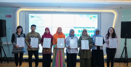 BRI Peduli menggelar pelatihan dan pendampingan sertifikasi halal bagi pelaku UMKM.