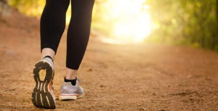 Berapa Lama Berjalan Kaki untuk Kurangi Lemak Perut?