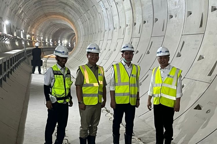 Tinjau Proyek MRT