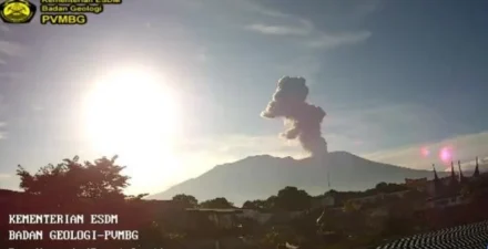 Gunung Marapi Meletus, Warga Diimbau Menjauh dari Radius 3 Km