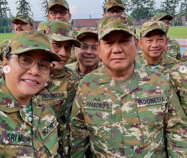 Sri Mulyani Pakai Seragam Militer di Akmil Magelang