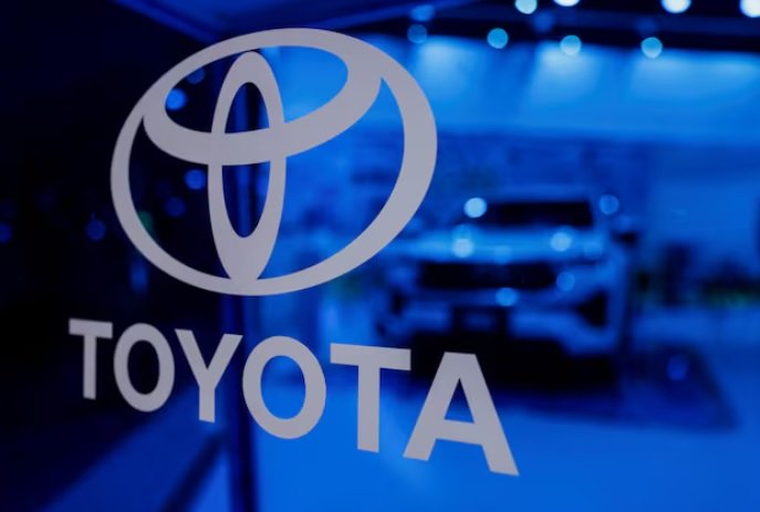 Prabowo larang menteri pakai mobil mewah impor, Toyota bilang begini.