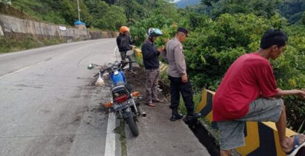 Kecelakaan Tunggal di Jalan Padang-Solok, Truk Masuk Jurang 10 Meter
