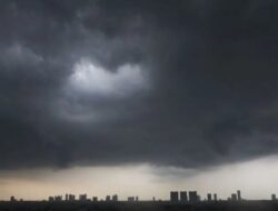 Sumbar Waspadai Cuaca Ekstrem Hingga Akhir Tahun