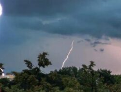 Waspada Cuaca Ekstrem, BMKG Ingatkan Potensi Banjir dan Longsor