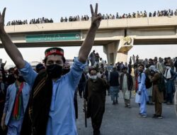 Bentrokan di Islamabad Tewaskan Polisi, 119 Pendemo Terluka