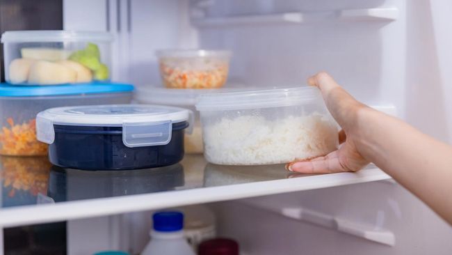 Ilustrasi. Tren menyimpan nasi di dalam kulkas sempat viral di media sosial.