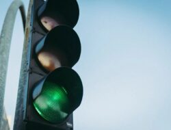 Makna dan Filosofi di Balik Tiga Warna Lampu Lalu Lintas