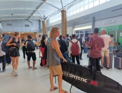 Antrean Panjang di Bandara Lombok Akibat Pembatalan Penerbangan